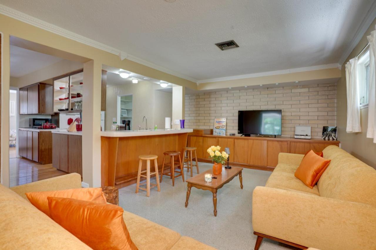 Charming Mid-Century House - Just Steps To Lake! เลคแลนด์ ภายนอก รูปภาพ